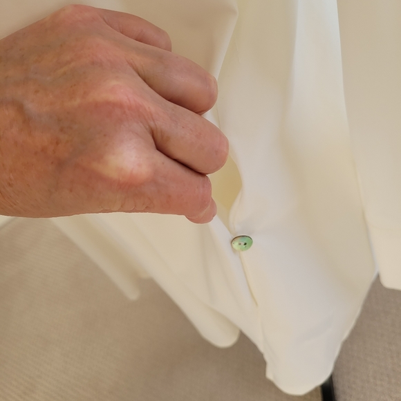 Beautiful Button Down Shirt Size Medium - Picture 11 of 15